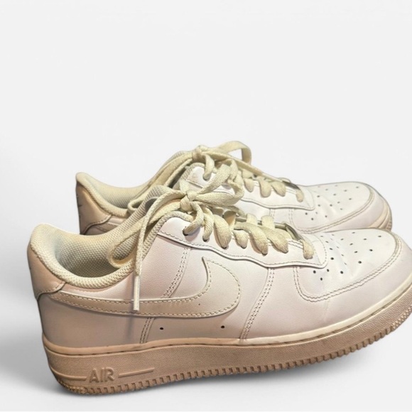 Women’s Nike All White Air Force 1 07’ sneakers - Picture 2 of 9